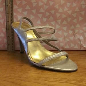 Tahari 10M heels
